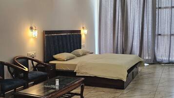 Family Room, Balcony | Desk, laptop workspace, free WiFi