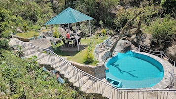 3 outdoor pools