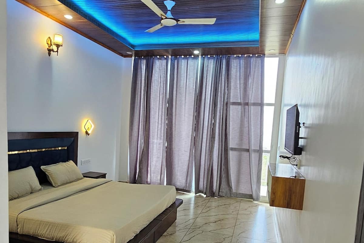Deluxe Room, Balcony, Valley View
