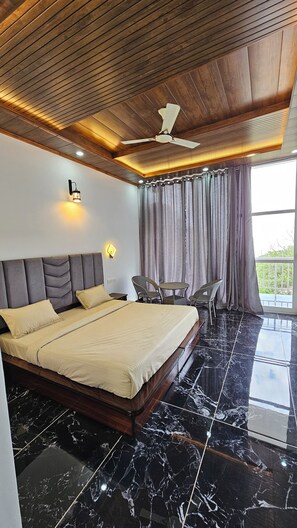 Deluxe Room, Balcony, Valley View | Desk, laptop workspace, free WiFi - On The Rocks (Kasauli)