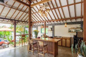 Traditional Villa | Private kitchen | Fridge, oven, stovetop, rice cooker