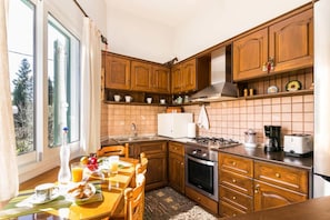 Kühlschrank, Ofen, Herdplatte, Geschirrspüler