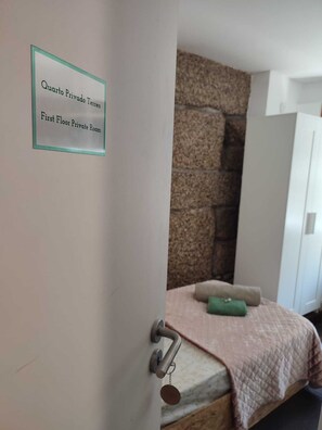 Chambre Simple (Privado terreo) | Wi-Fi gratuit, draps fournis
