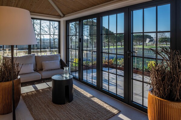 Dobbeltrom – deluxe, utsikt mot innsjø | Terrasse/patio