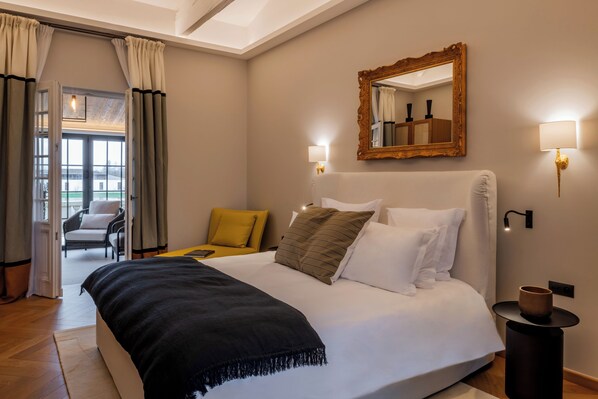 Phòng đôi Deluxe, quang cảnh hồ | Bàn, khu vực làm việc phù hợp cho laptop