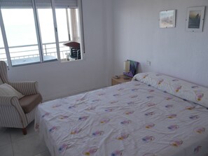2 bedrooms, iron/ironing board, bed sheets