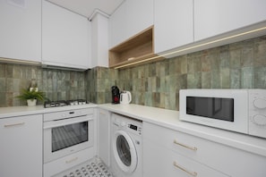 Appartement, 2 chambres, cuisine | Cuisine privée | Micro-ondes, four, lave-vaisselle, cafetière/bouilloire