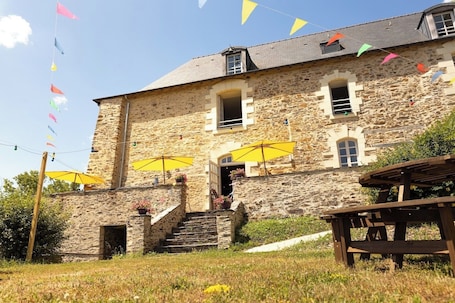 Exterior. L'auberge le prieuré des gourmands