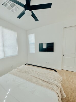 1 bedroom, WiFi, bed sheets - Enjoy a wonderful experience at this centrally-located private casita  (Queen Creek)