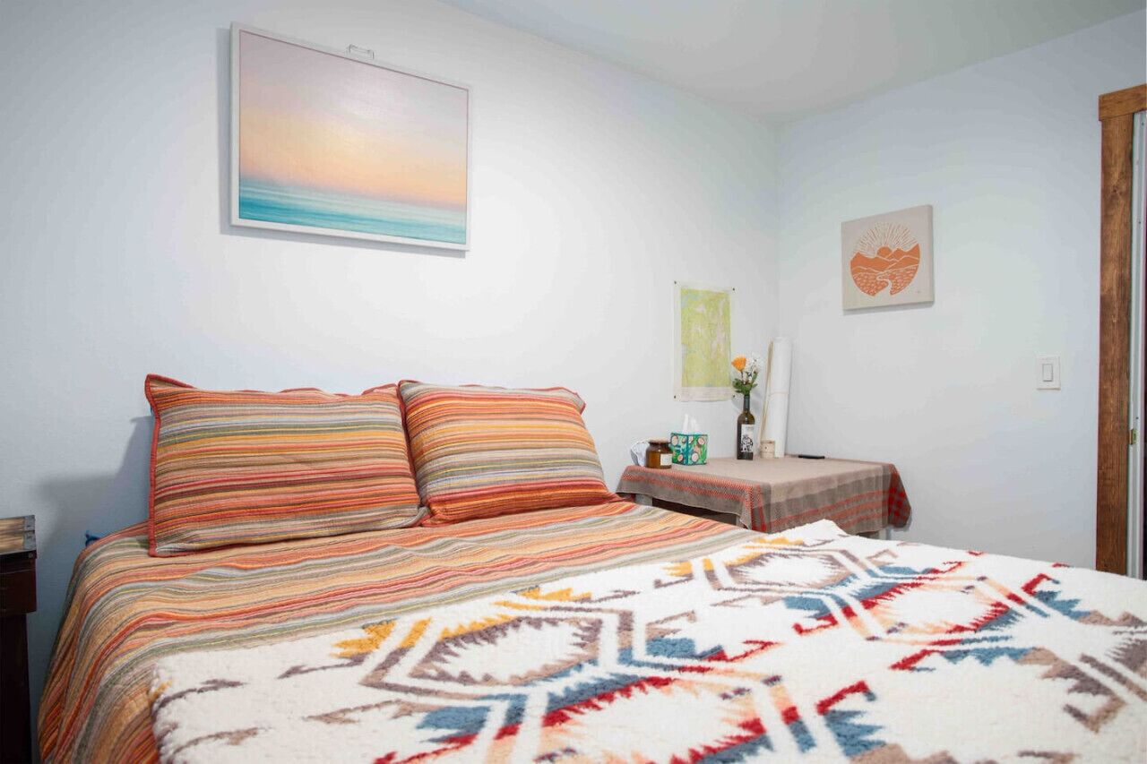 3 bedrooms, desk, iron/ironing board, travel crib