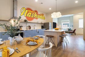 Dining - Conway Full Buyout by AvantStay (Nashville)