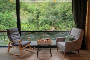 King Suite 203, River View | Vue de la chambre