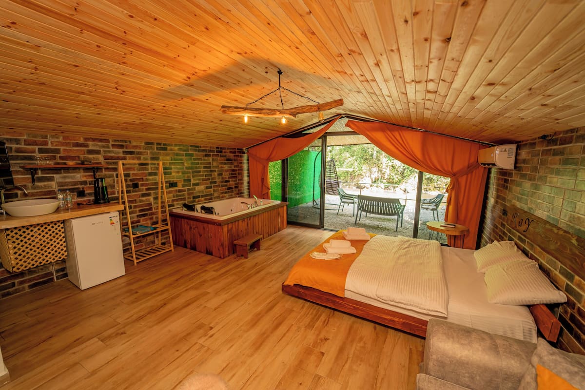 Bungalow 101 with Garden | Free minibar items, individually decorated, desk, blackout drapes