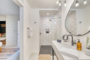 Shower, hair dryer, towels
