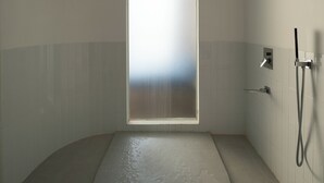 舒適客房 | 浴室 | 雨淋花灑、提供毛巾、洗頭水、廁紙