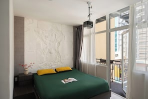 Deluxe Double Balcony (3B) | Free WiFi, bed sheets - Zeus Living - Harmony Hideout (Ho Chi Minh City)