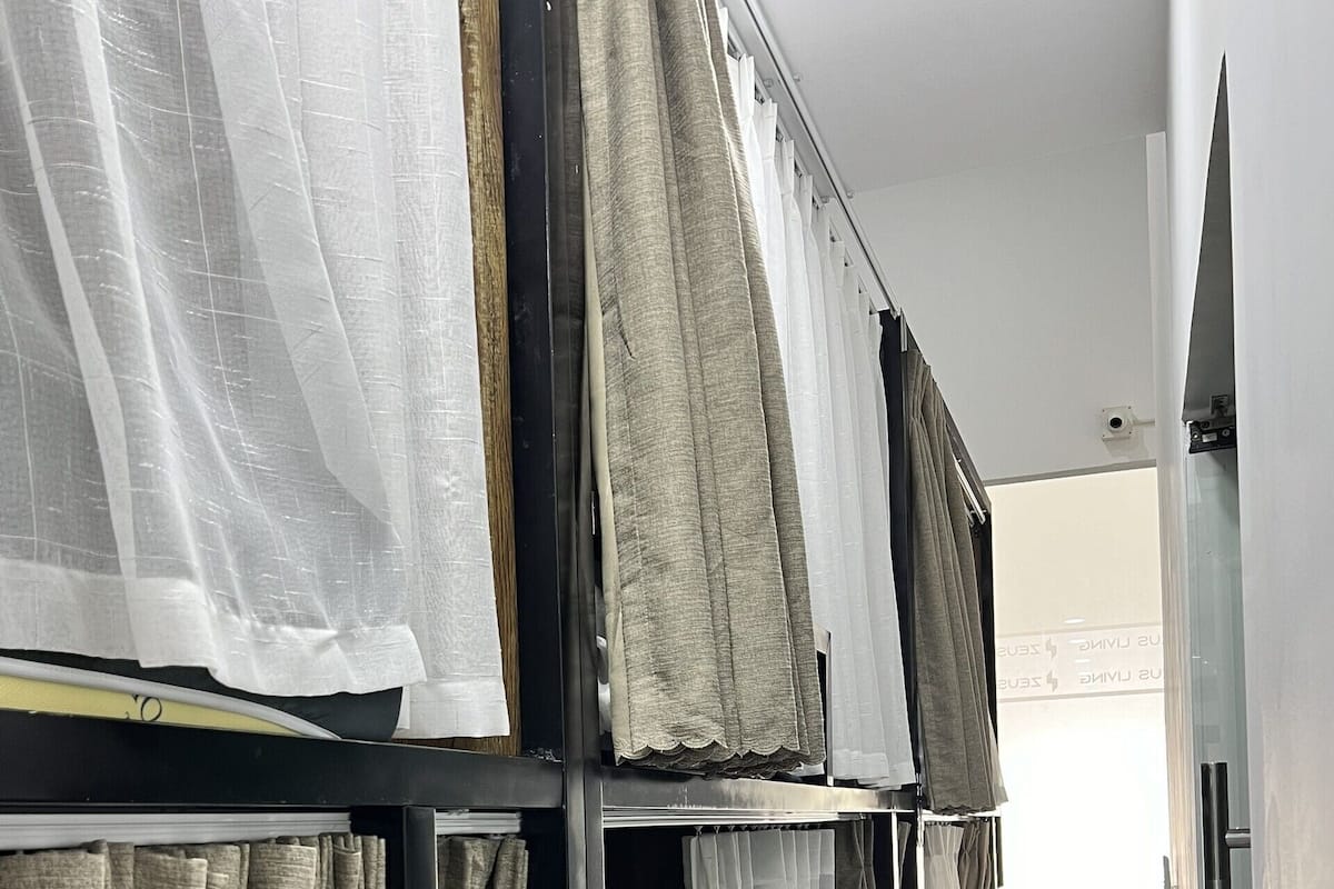 Dormitorio compartido básico, dormitorio mixto, para no fumadores, baño compartido | Wifi gratis y ropa de cama