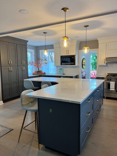 Spacious NJ Home! - Direct Train To NYC!  - XLarge Driveway Fits Multiple Cars!!