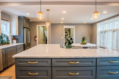 Spacious NJ Home! - Direct Train To NYC!  - XLarge Driveway Fits Multiple!