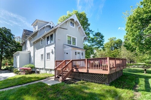 Spacious NJ Home! - Direct Train To NYC!  - XLarge Driveway Fits Multiple!