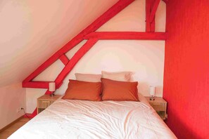4 bedrooms, iron/ironing board, travel crib, free WiFi