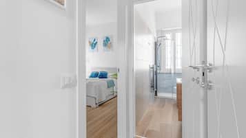 1 slaapkamer, een strijkplank/strijkijzer, reisbedje, gratis wifi
