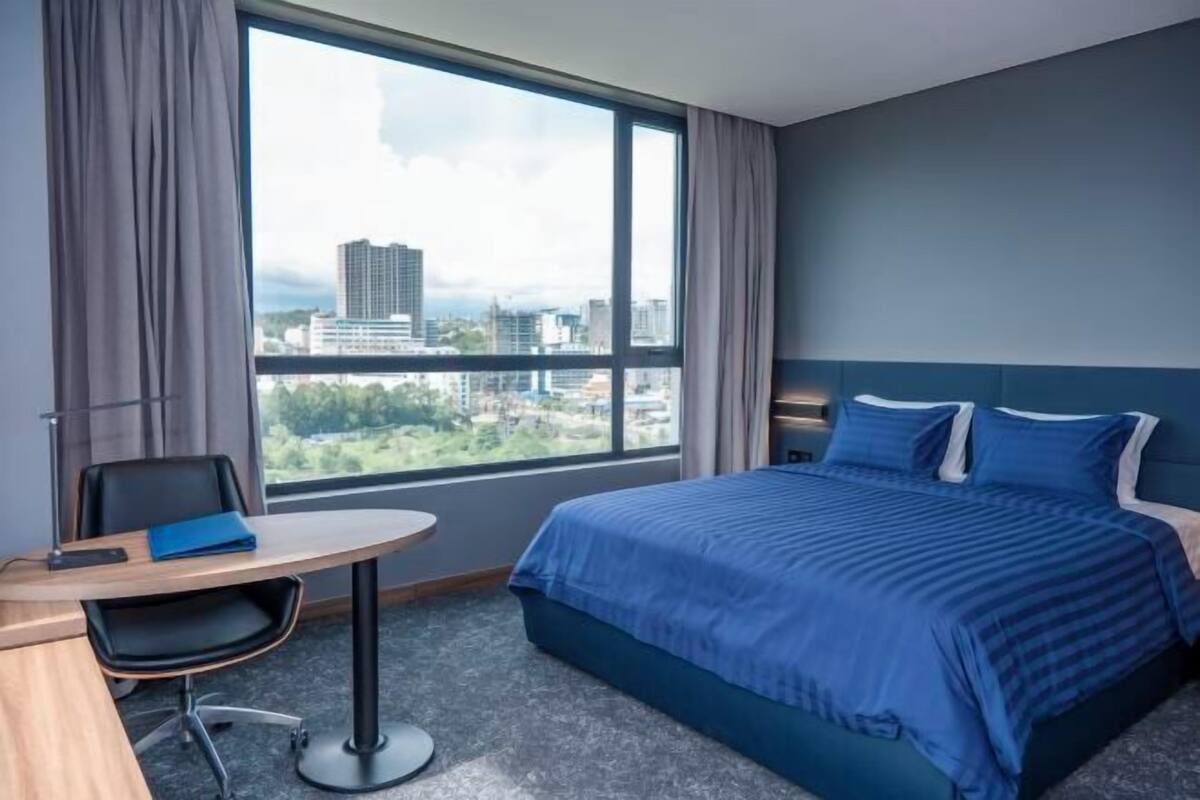 Minibar, két bảo mật tại phòng, bàn