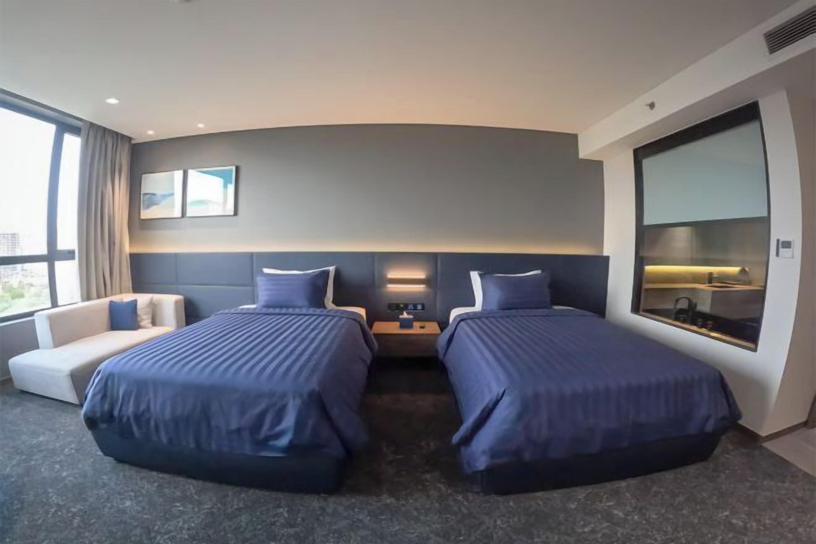 Minibar, két bảo mật tại phòng, bàn 