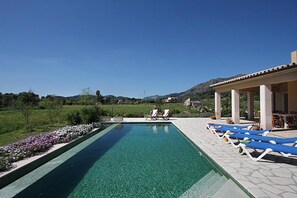 Piscine extérieure