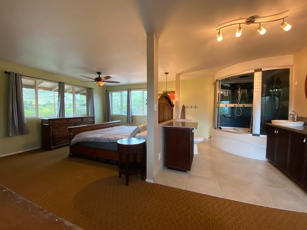 6 bedrooms, desk, iron/ironing board, travel cot