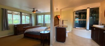 Spacious 6-bedroom house with AC in beautiful Waianae