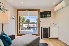 TV, fireplace - NEW BUILD Pet Friendly I Highlands I RiNo I Dwntwn (Denver)