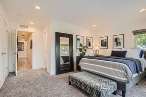 3 bedrooms, desk, WiFi