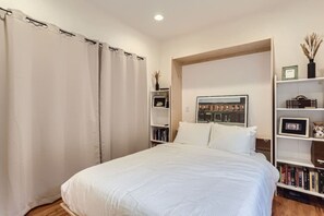 6 عدّة غرف نوم ومكواة/لوح كي وواي فاي مجانًا وملاءات أسرّة