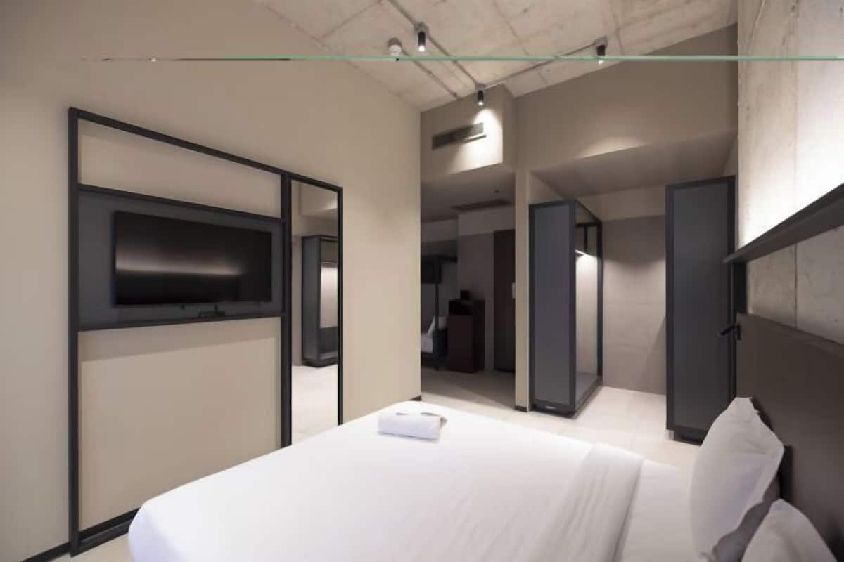 1 bedroom, pillowtop beds, minibar, in-room safe