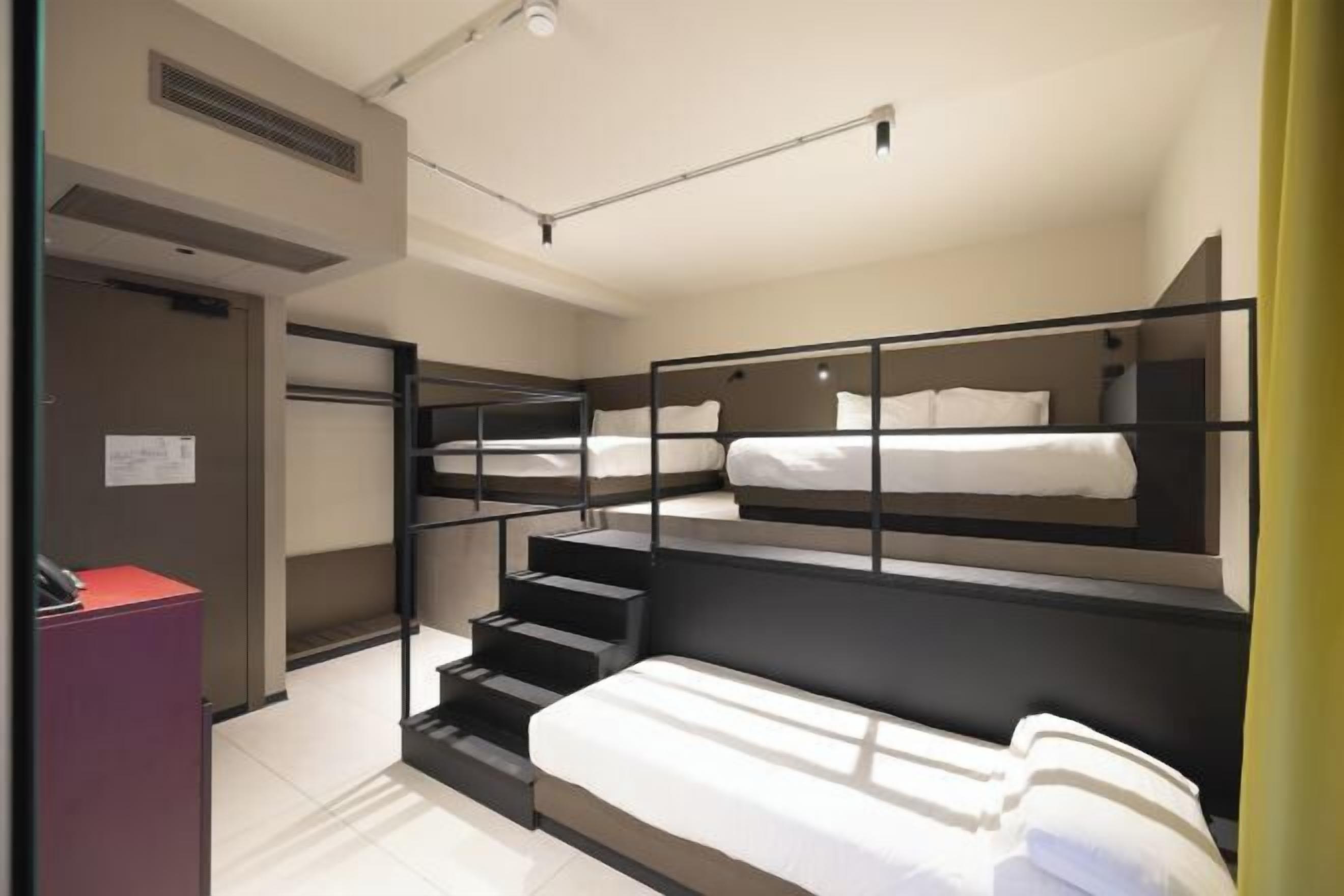 Minibar, Zimmersafe, Schreibtisch, laptopgeeigneter Arbeitsplatz