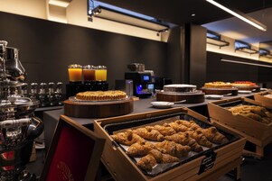 Dagelijks ontbijtbuffet (EUR 25 per persoon)