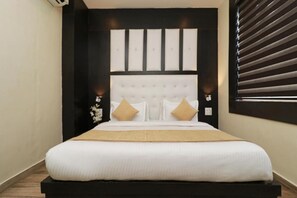 Soundproofing, free WiFi, bed sheets - Goroomgo Relyef Inn Kolkata (Barasat)