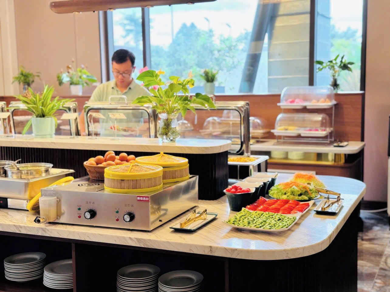 包含每日自助早餐