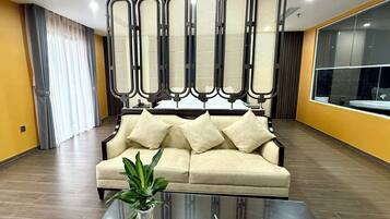 Senior tweepersoonskamer, voor 1 persoon | Een bureau, gratis wifi