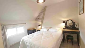 4 chambres, fer et planche à repasser, lit parapluie, Wi-Fi gratuit