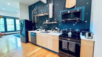 Fridge, microwave, oven, stovetop
