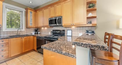 Spacious 3 Bedroom Townhome, Sooke, BC
