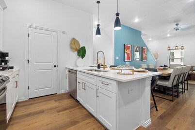 10 Min Walk to AT&T + Globe Life | Luxury Escape