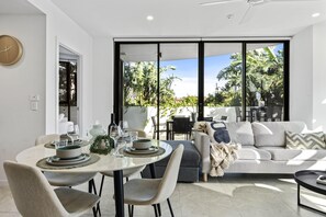 TV - Modern Two Bedroom Apartment in Broadbeach (Gallery 206 - 7N - NB) (Broadbeach)