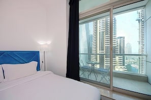 Laptop workspace, iron/ironing board, free WiFi - Silk Valley - Ample Studio near The Walk (Dubai)