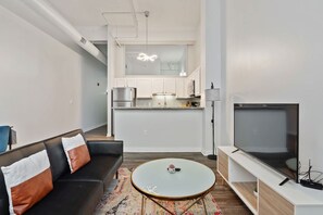 TV, offices - CozySuites - 1BR with Direct Skybridge Access #3 (Indianapolis)