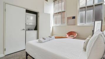 1 quarto, escrivaninha, ferros/tábuas de passar roupa, Wi-Fi