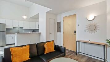 Een televisie en een kantoor