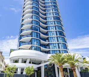 Exterior - Two Bedroom Unit in Broadbeach - Q Stay (Gallery 206 - 5N - NB) (Broadbeach)